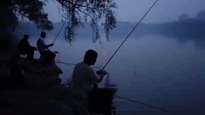 秋分晚上钓鱼钓深还是钓浅-秋分晚上为什么不好钓鱼