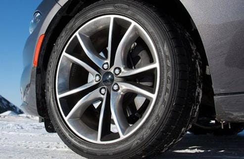 私家车因轮胎有泥被城管锁胎禁止上路