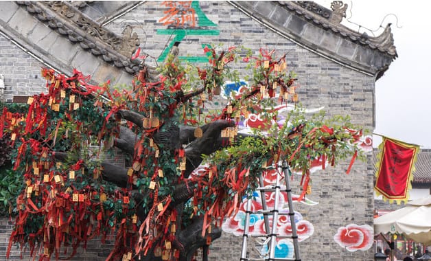 北京的春节第八自然段主要写了什么